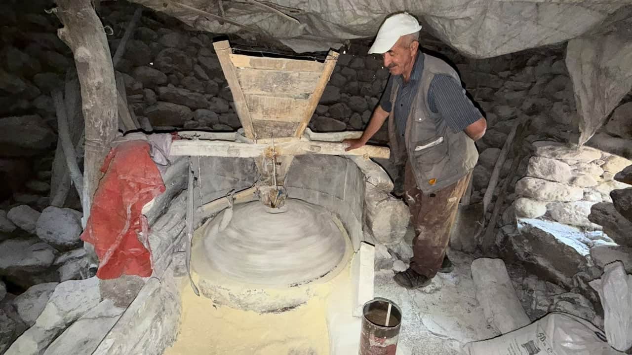 Bu yöntem teknolojiye direniyor! 1,5 asırdır suyla dönüyor