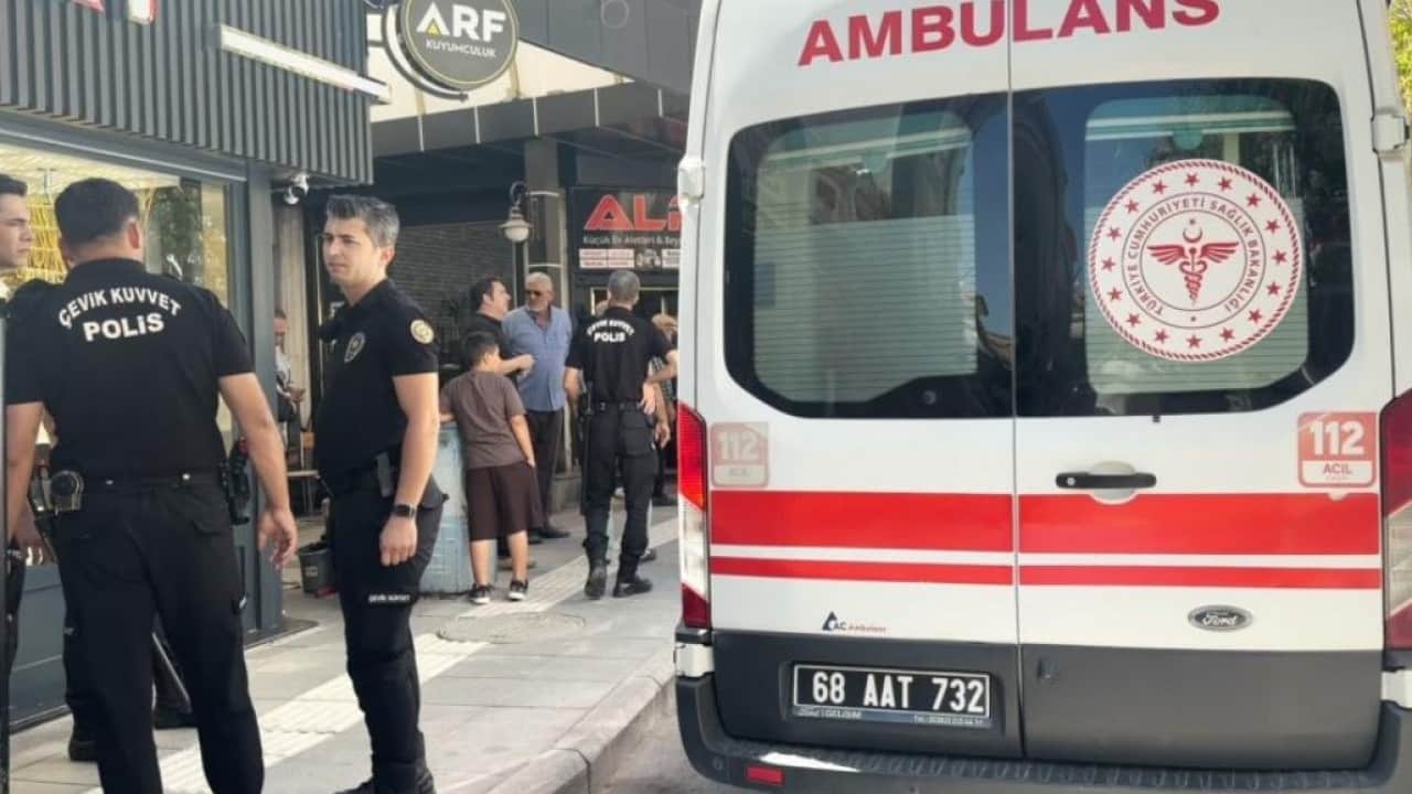 Foto - Bu zehri kullanmadan önce iki kere düşünün! Alkolün etkisiyle kendini bıçakladı
