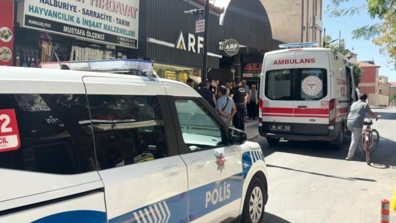Foto - Bu zehri kullanmadan önce iki kere düşünün! Alkolün etkisiyle kendini bıçakladı