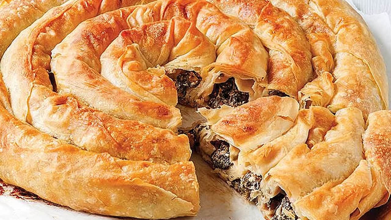Foto - Bugün ne pişirsem? Ispanaklı kol böreği tarifi ve püf noktası: Pişirirken muhteşem lezzetini 10 kat artırıyor