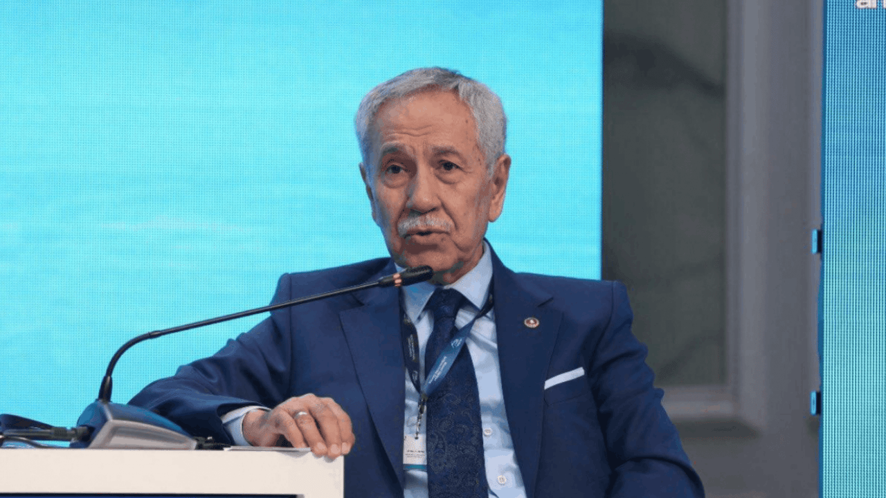 Foto - Bülent Arınç’tan yine aynı terane! Tayyip Erdoğan’ı şu ağzına almasan olmaz mı?