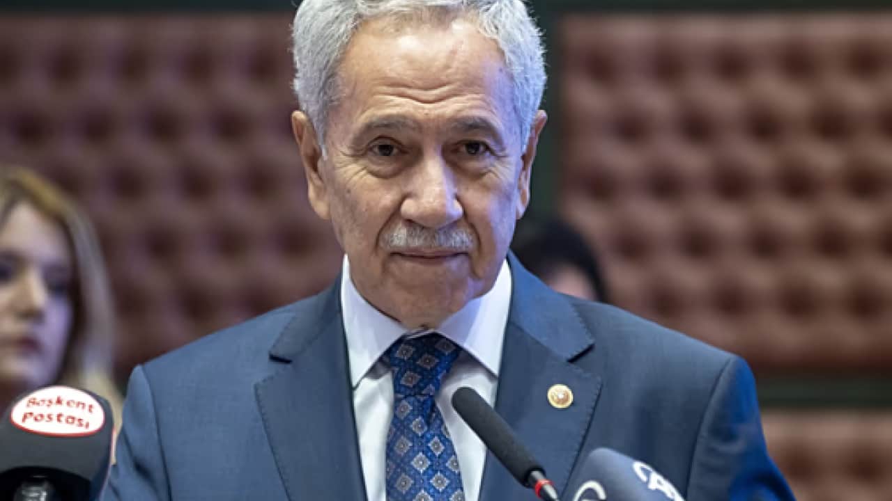 Foto - Bülent Arınç’tan yine aynı terane! Tayyip Erdoğan’ı şu ağzına almasan olmaz mı?