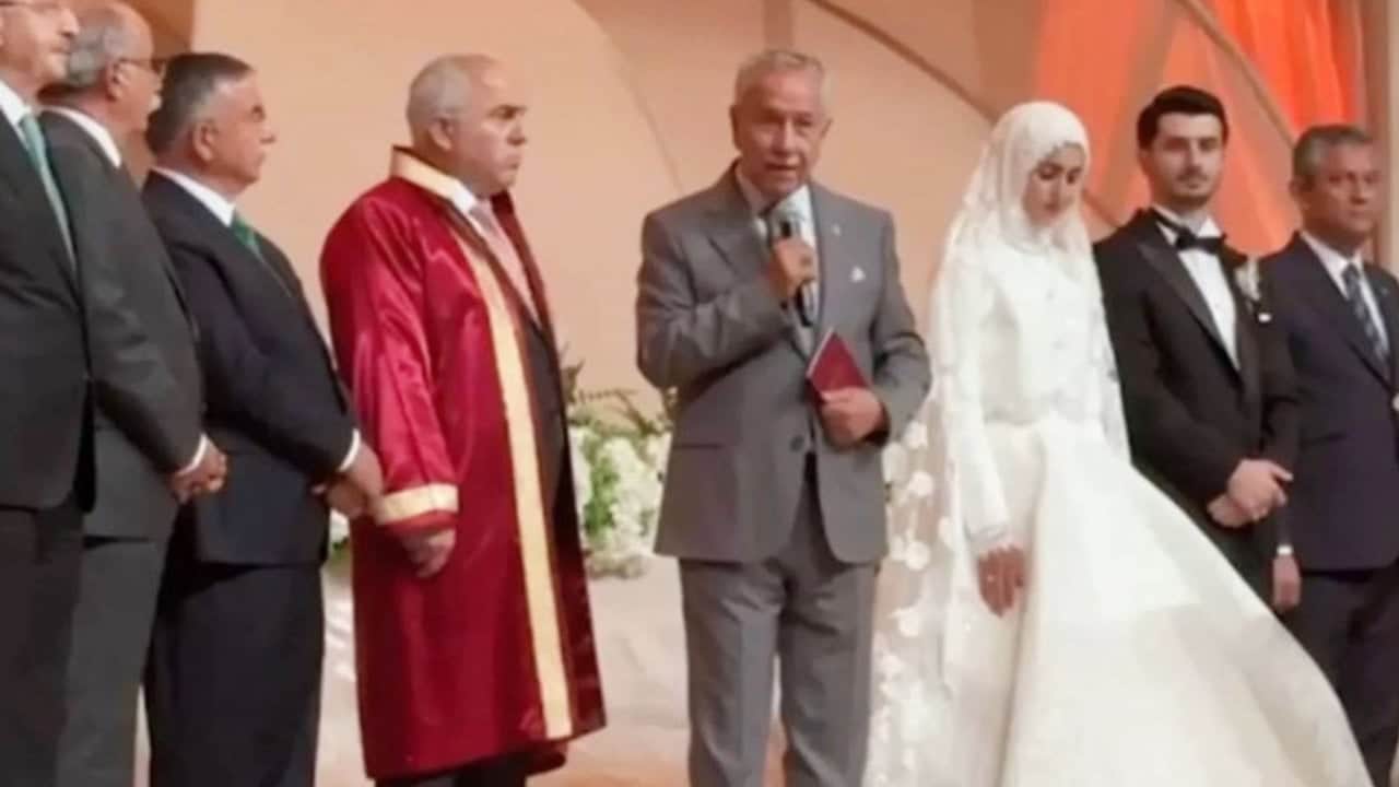 Foto - Bülent Arınç’tan yine aynı terane! Tayyip Erdoğan’ı şu ağzına almasan olmaz mı?