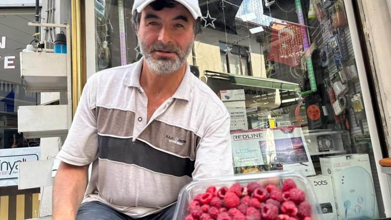 Foto - "Burada asla yetişmez" diyenlere inat başardı, kıraç toprağı çeşmeye çevirdi! Şimdi paraya para demiyor