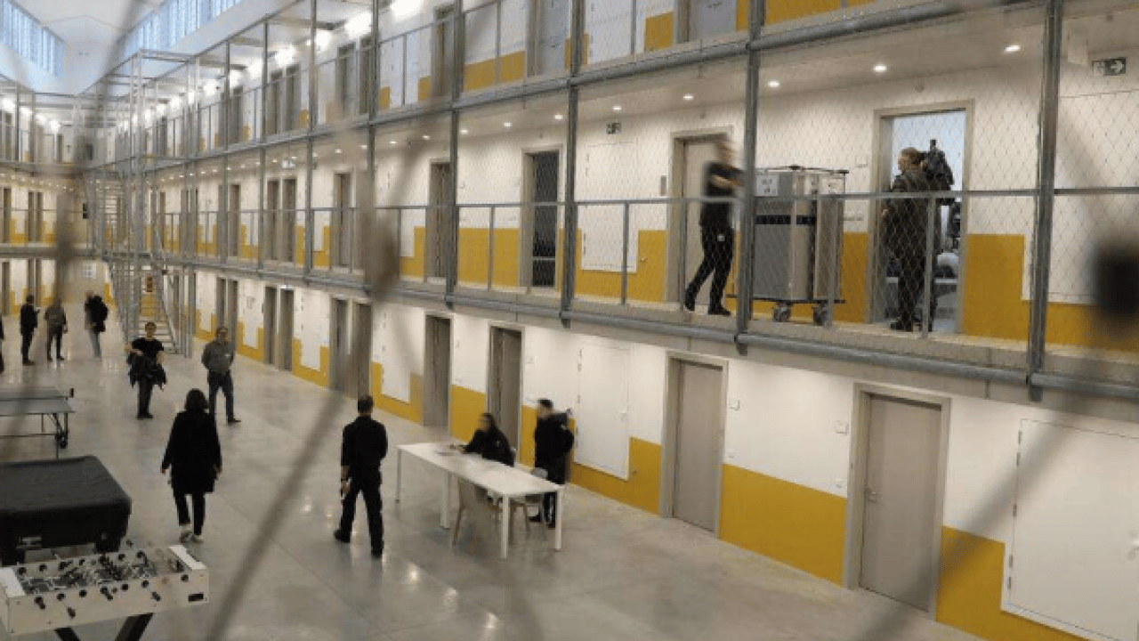 Foto - Burası Türkiye değil övdükleri Avrupa’nın göbeği: Cezaevinde yatakta uyumak lüks 