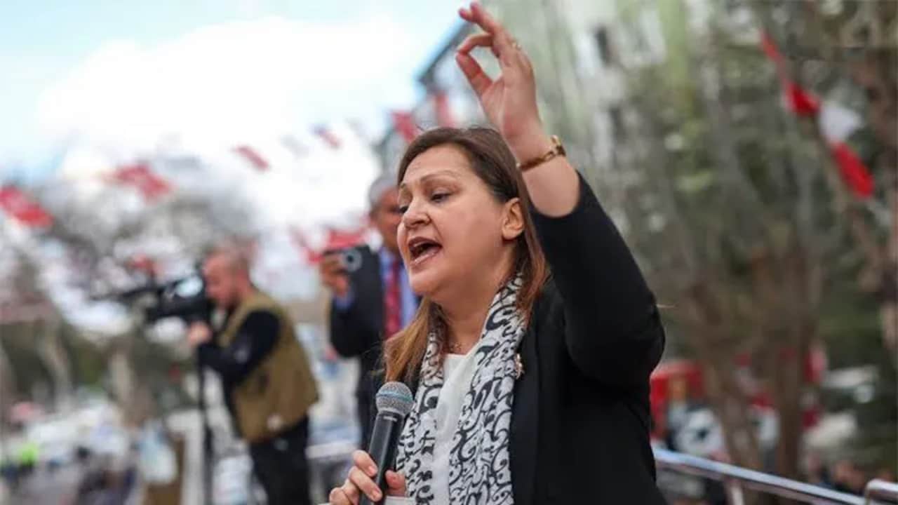Foto - Burcu Köksal, Özgür Özel’in kendisine gönderdiği mesajları ifşa etti! Neler demiş neler