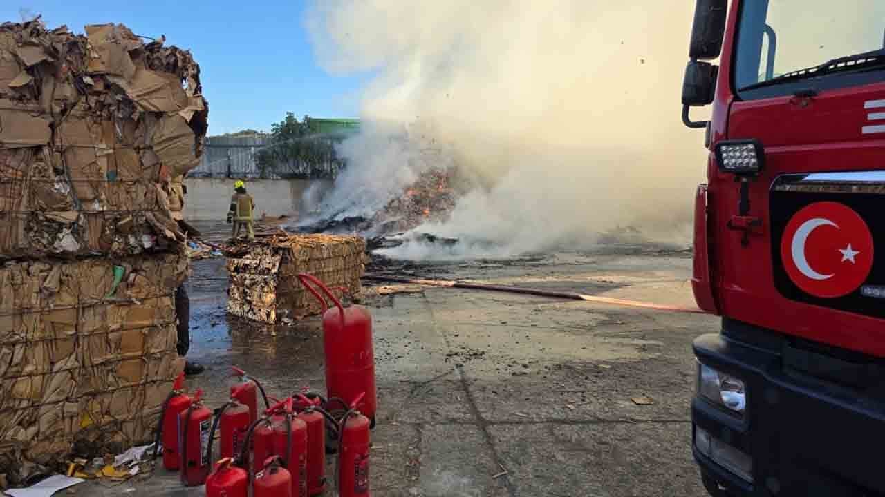 Foto - Bursa’da hurda deposunda korkutan yangın