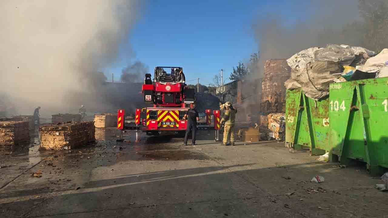 Foto - Bursa’da hurda deposunda korkutan yangın