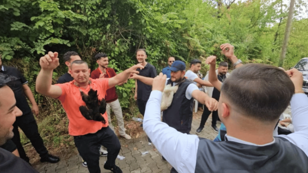 Foto - Bursa'da sıra dışı gelenek: 200 metreyi 4 saatte gittiler!