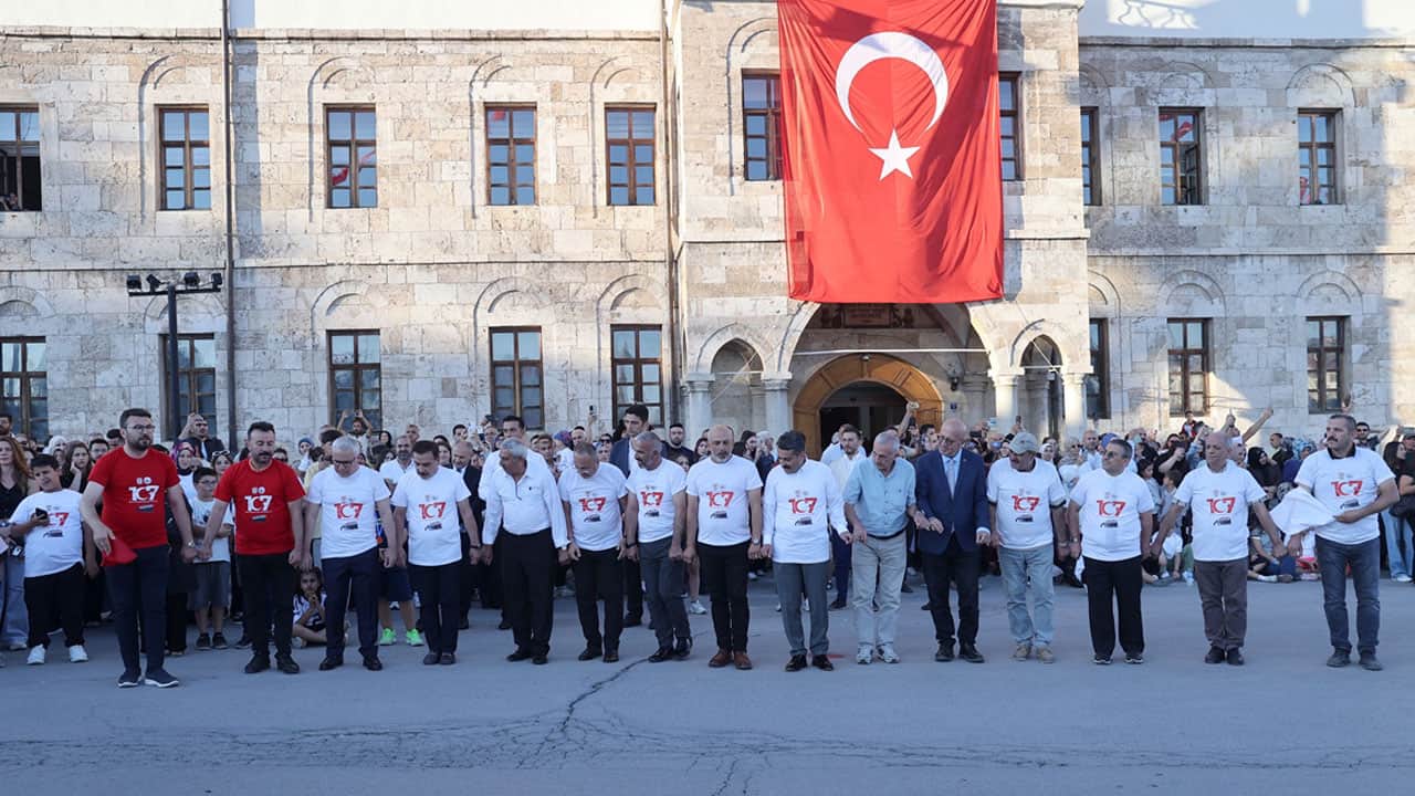Foto - Bütün Sivas halaya durdu