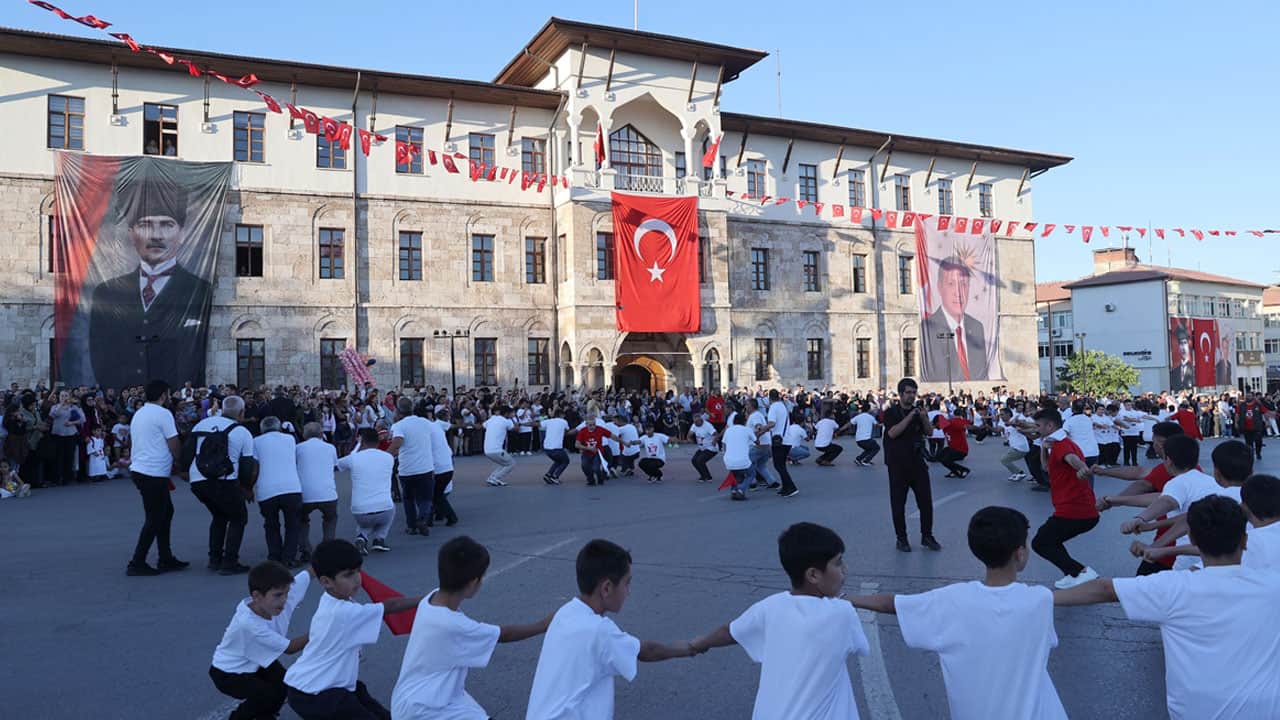 Foto - Bütün Sivas halaya durdu