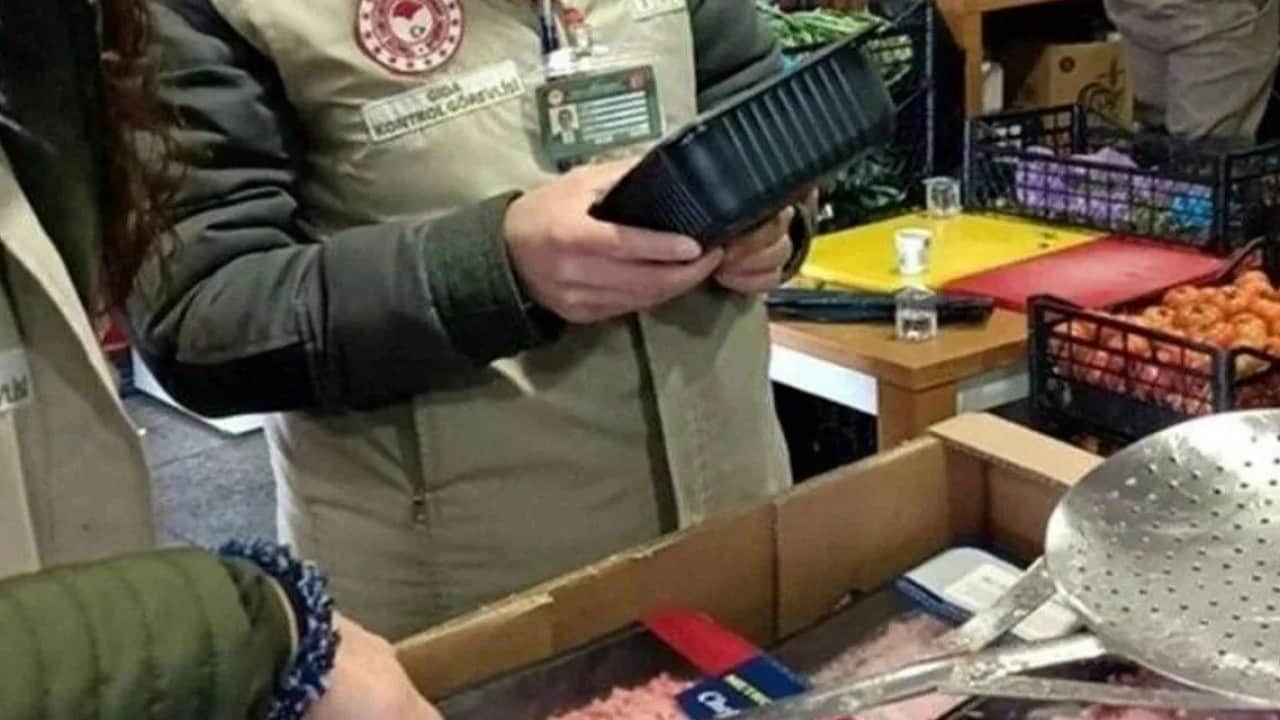 Foto - Büyük skandal! Ünlü markanın sucuklarında at ve eşek eti çıktı