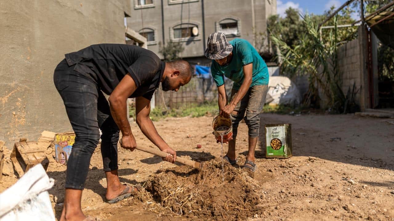 Foto - Çadırın bunaltıcı sıcağına karşı alternatif! Filistinli Halil çamurdan odalar inşa ediyor
