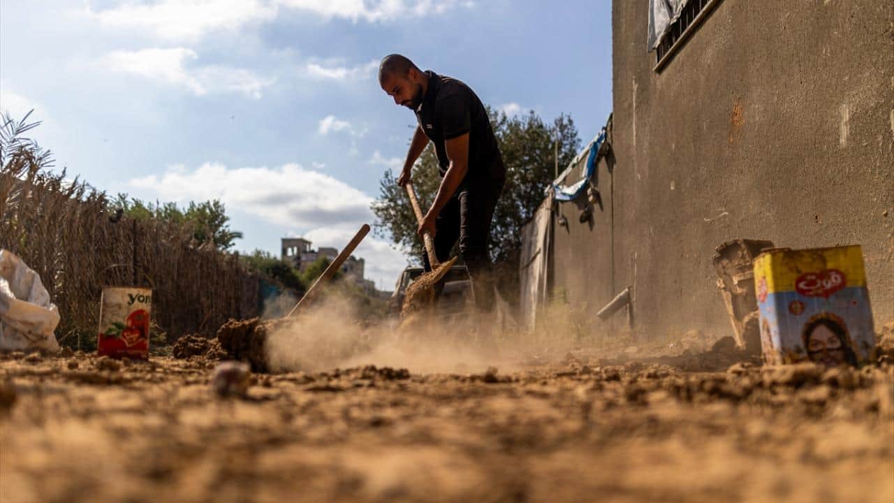 Foto - Çadırın bunaltıcı sıcağına karşı alternatif! Filistinli Halil çamurdan odalar inşa ediyor