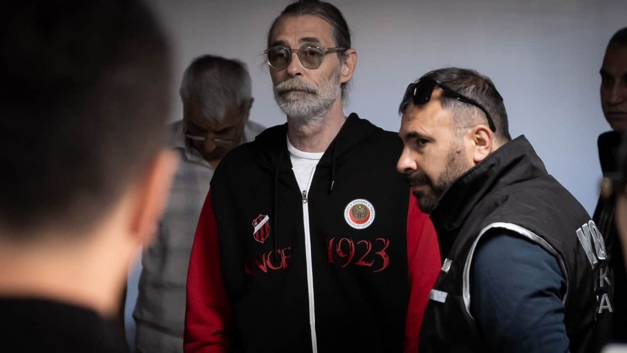 Foto - Çakma komiser gözaltında! Erdal Beşikçioğlu'ndan ilk görüntüler geldi