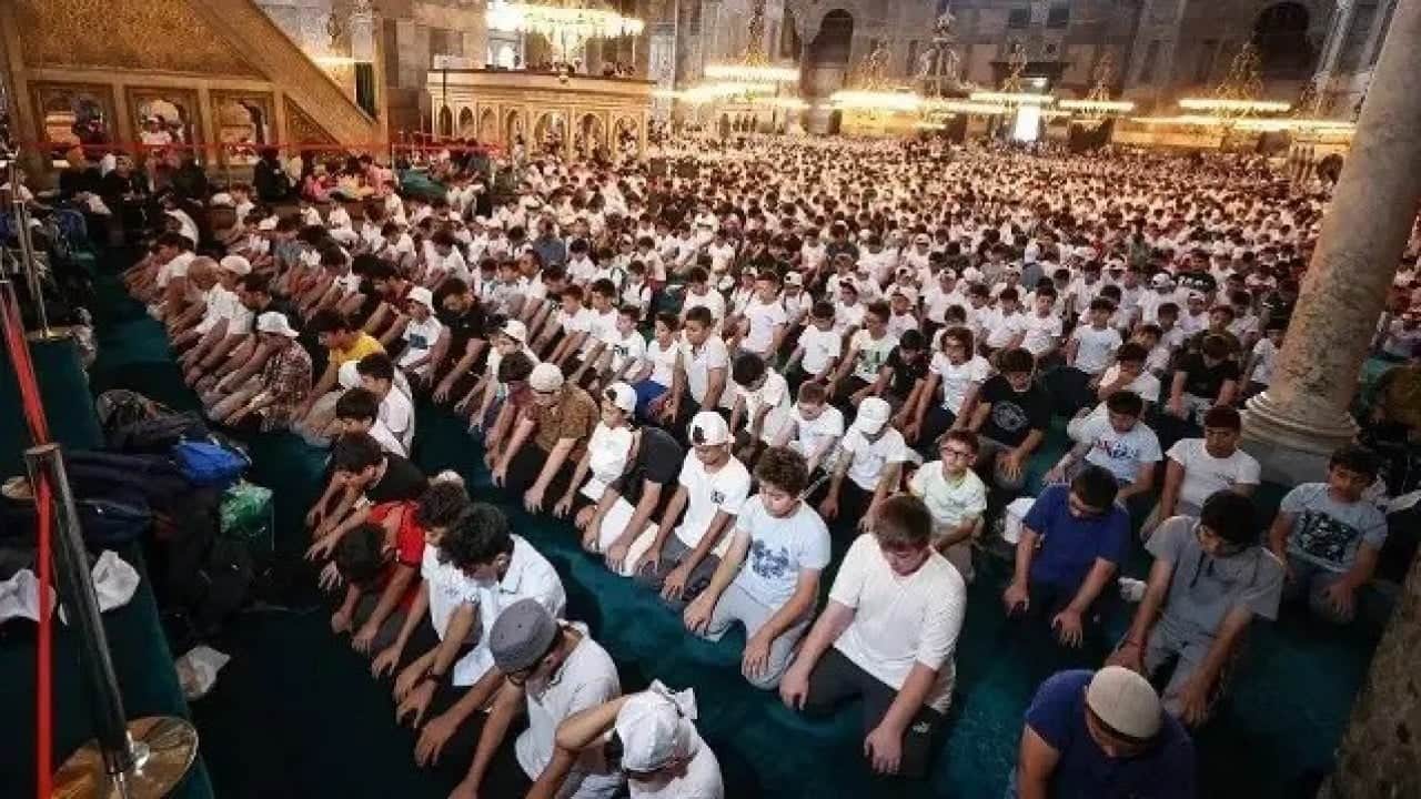 Foto - Çalışana Cuma Namazı İzni vermeyen patronlar ayvayı yedi