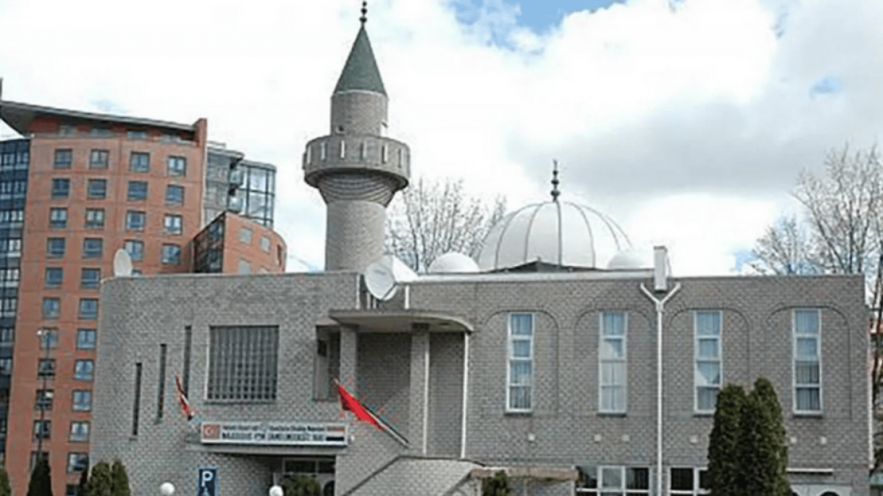Foto - Cami imamına bıçaklı saldırı: İslamofobi normalleşti! Zorlu sınavlardan geçiyoruz