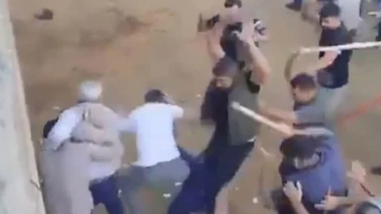Canlı Hayvan Borsası savaş alanına döndü: Sopa ve tekmeler havada uçuştu