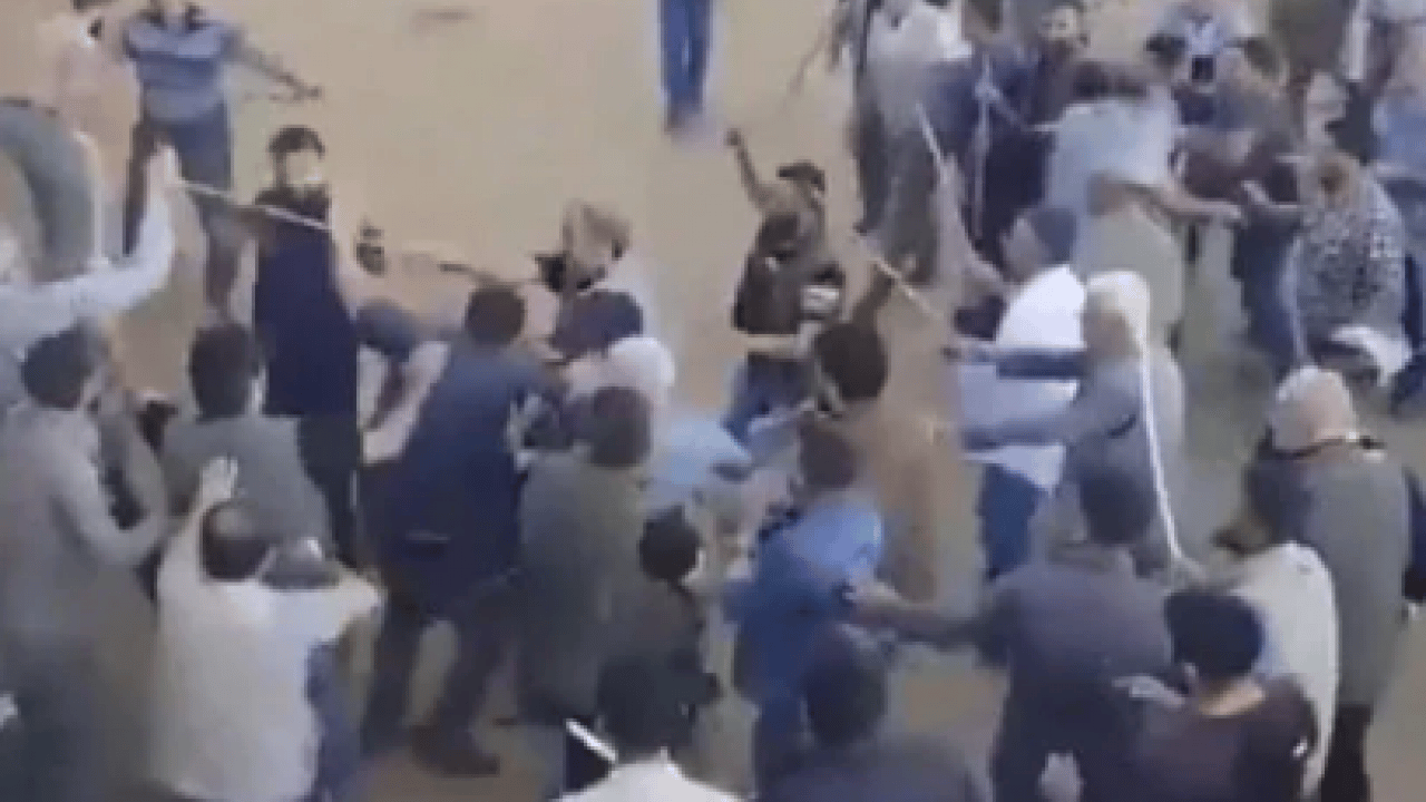 Foto - Canlı Hayvan Borsası savaş alanına döndü: Sopa ve tekmeler havada uçuştu