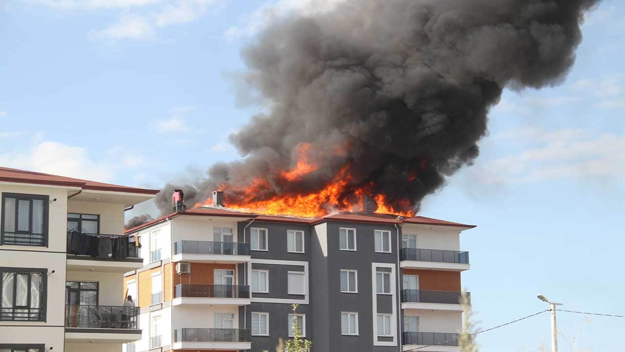 Foto - Çatıda korku dolu anlar