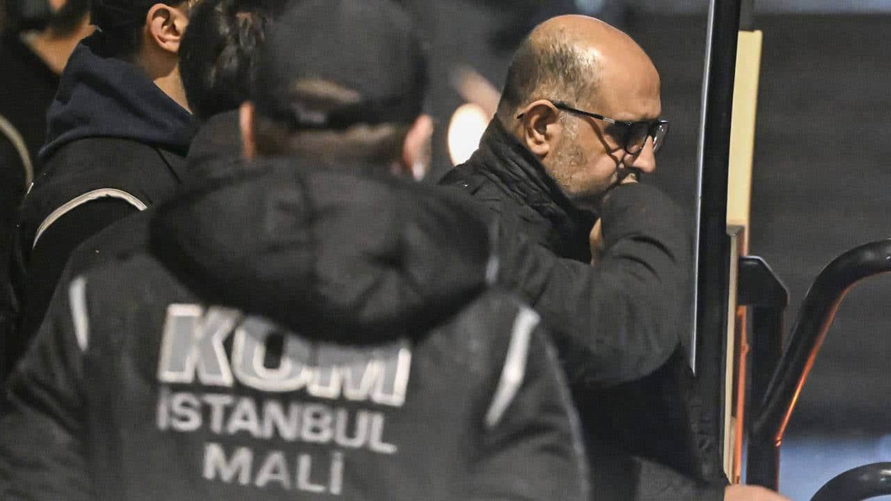 Foto - Cem Küçük gündemi sarsacak gelişmeyi canlı yayında duyurdu: Cuma namazından sonra açıklanacak