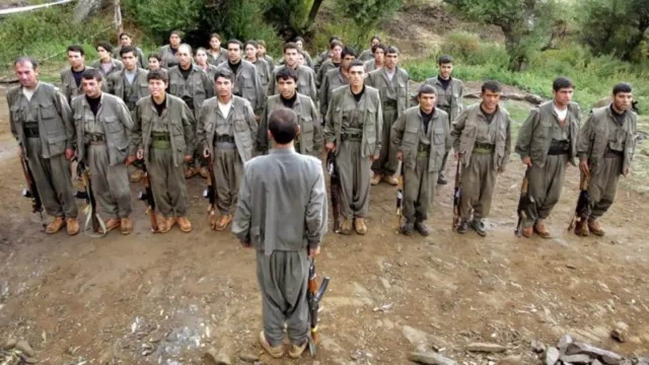 Foto - Cem Küçük Türkiye gündemini sarsacak gelişmeyi duyurdu: 2 bin kişi sessiz sedasız oraya geçti