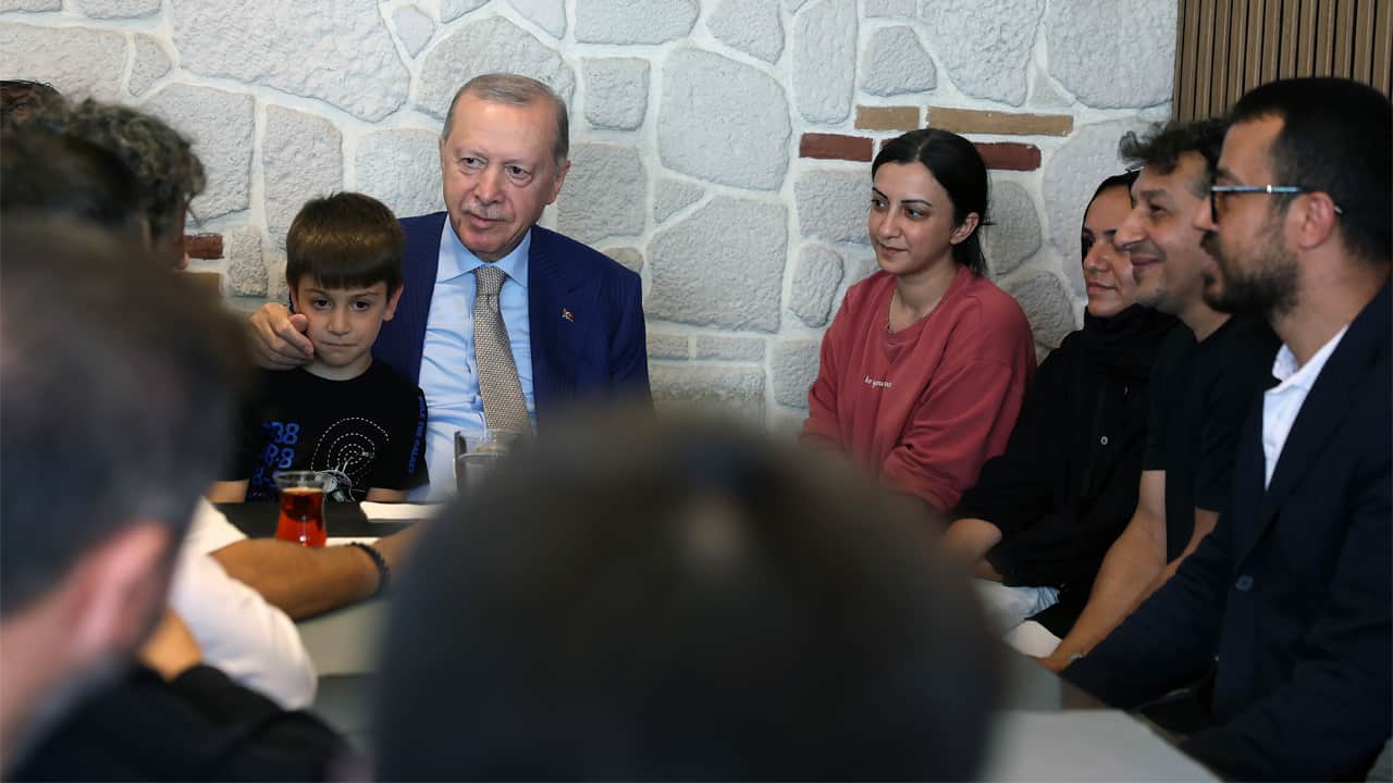 Foto - Çengelköy’de vatandaşlarla bir araya geldi! Erdoğan’dan esnafa sürpriz ziyaret