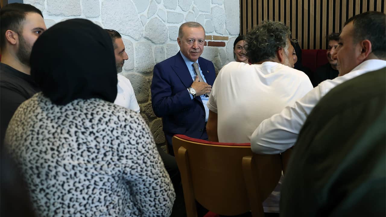 Foto - Çengelköy’de vatandaşlarla bir araya geldi! Erdoğan’dan esnafa sürpriz ziyaret