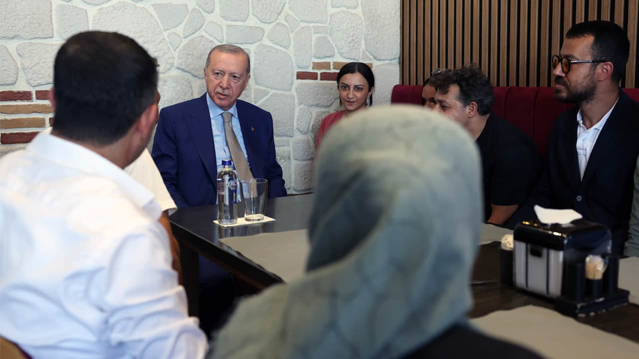 Foto - Çengelköy’de vatandaşlarla bir araya geldi! Erdoğan’dan esnafa sürpriz ziyaret