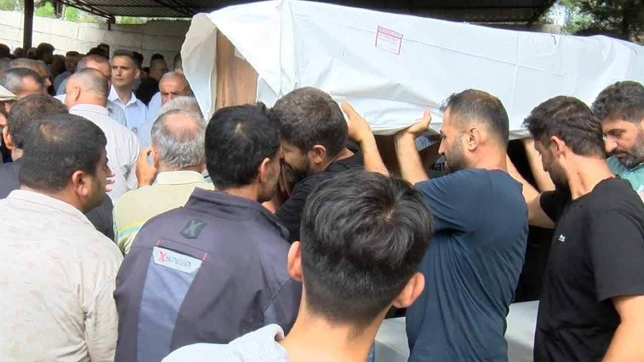 Foto - Cesetlerine KKTC açıklarında bir ay sonra ulaşılmıştı: Gemide can veren iki kişi daha dualarla uğurlandı