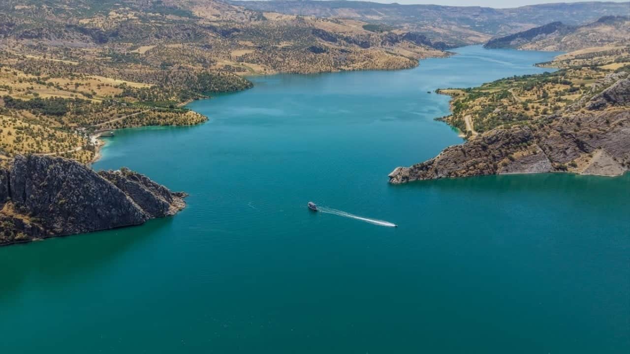 Çevre dostu tekne 4 ilin güzelliklerini keşfe çıkarıyor