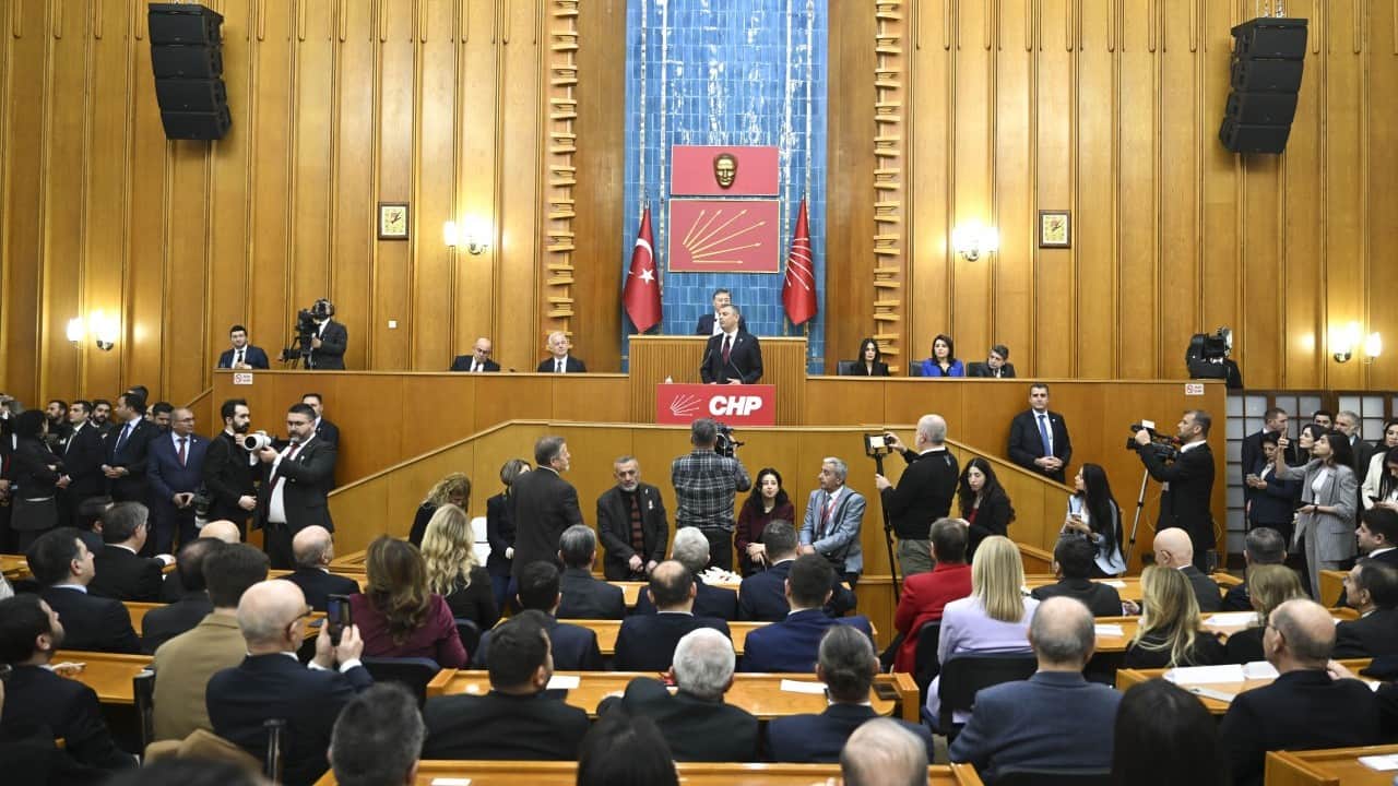 Foto - CHP İstanbul İl Başkanlığı'ndan Özgür Özel'e olay sözler! Trol çetelerimiz hiç yok... İftiracı yoldaşlarımız hiç olmadı...