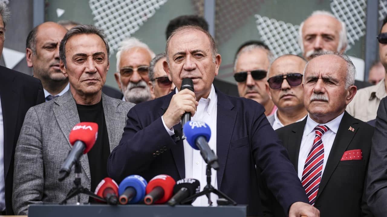 Foto - CHP İstanbul İl Başkanlığı'ndan Özgür Özel'e olay sözler! Trol çetelerimiz hiç yok... İftiracı yoldaşlarımız hiç olmadı...