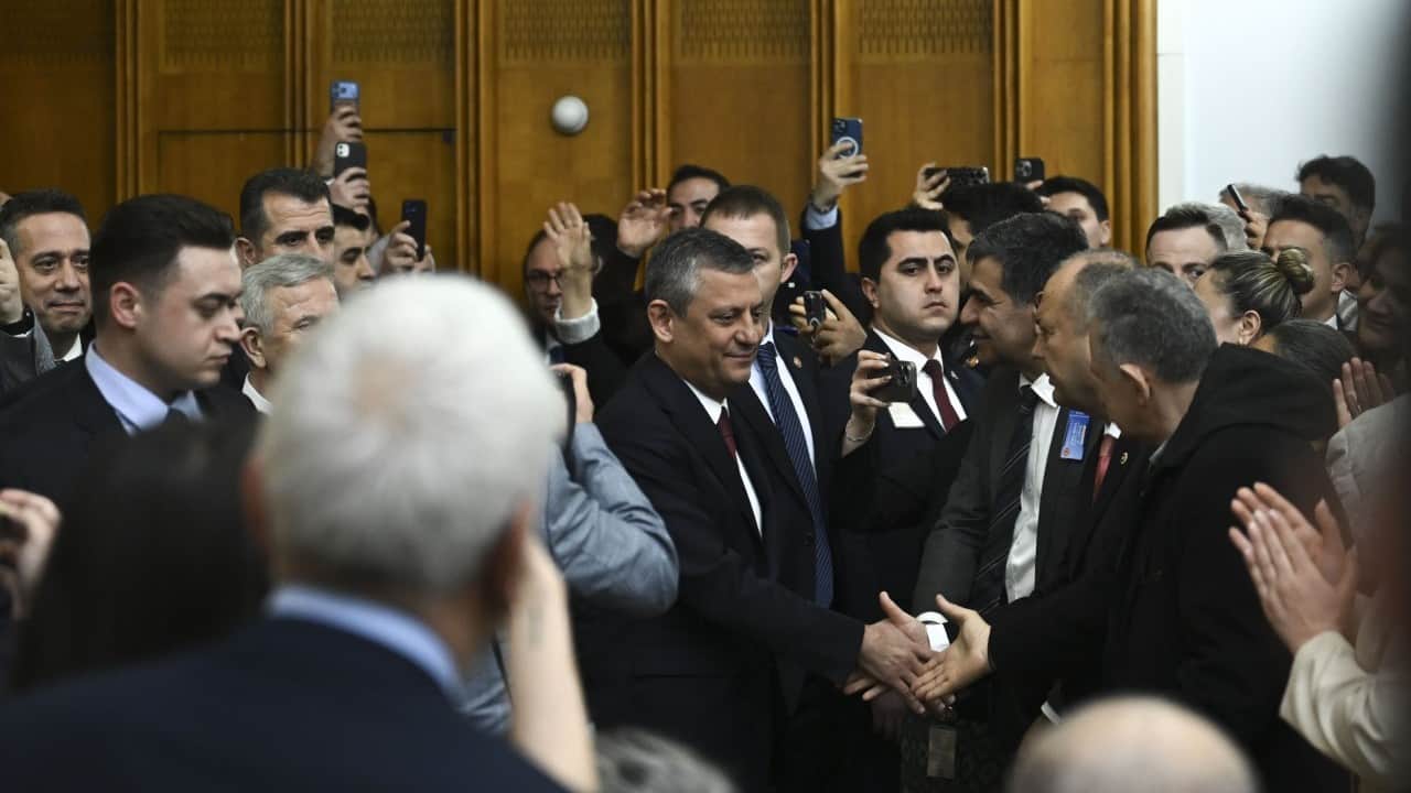 Foto - CHP İstanbul İl Başkanlığı'ndan Özgür Özel'e olay sözler! Trol çetelerimiz hiç yok... İftiracı yoldaşlarımız hiç olmadı...