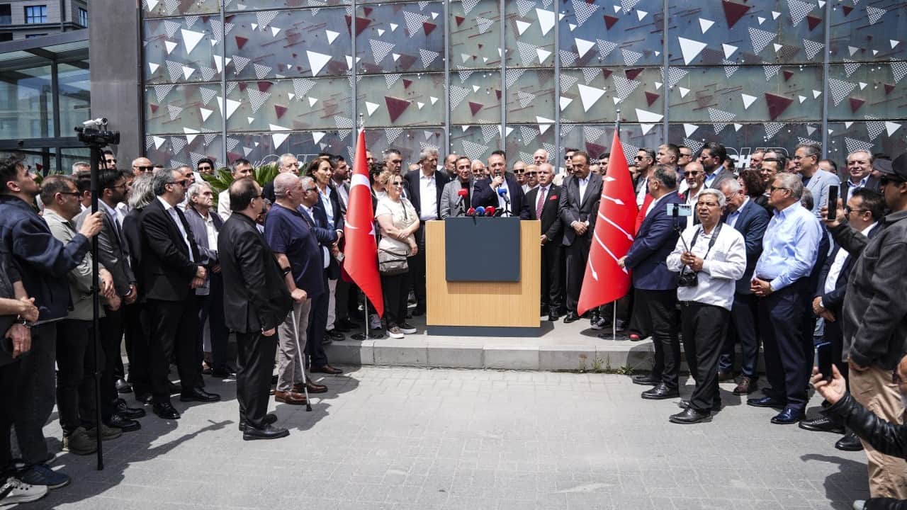 CHP İstanbul İl Başkanlığı'ndan Özgür Özel'e olay sözler! Trol çetelerimiz hiç yok... İftiracı yoldaşlarımız hiç olmadı...