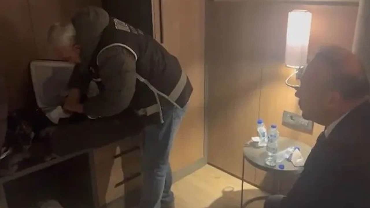 Foto - CHP yandaşları otelde basılan başkana kör! Folloş medyada uçkur sessizliği