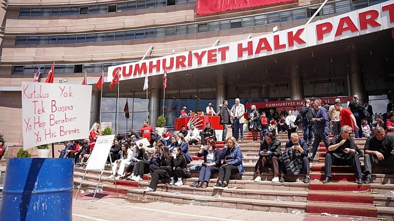 Foto - CHP’de çok konuşulacak liste: İşte kurultay çağrısına imza atmayarak Özgür Özel’i çıldırtan 27 vekil