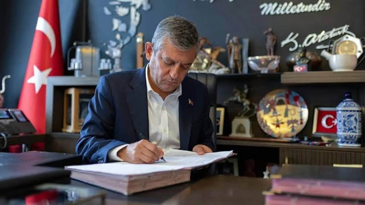 Foto - CHP’de mi kalacağı, YENİ Parti’ye mi geçeceği merak ediliyordu! Erdal Beşikçioğlu kararını verdi
