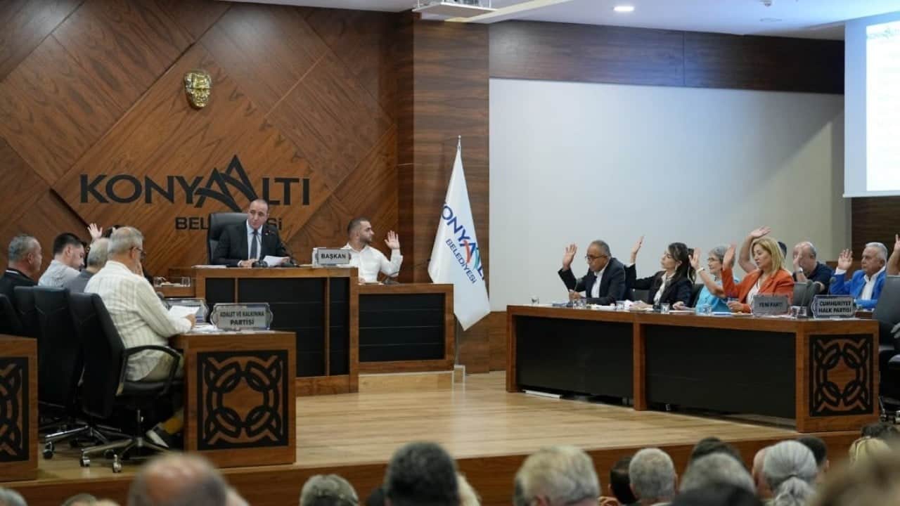 Foto - CHP'de skandal üstüne skandal! Özgür Özel kriziyle sarsılan partide Konyaaltı Belediye Başkanı Cem Kotan istifa bayrağını açtı!