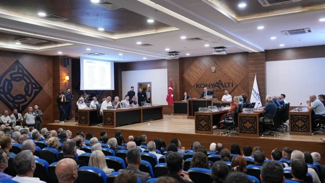 CHP'de skandal üstüne skandal! Özgür Özel kriziyle sarsılan partide Konyaaltı Belediye Başkanı Cem Kotan istifa bayrağını açtı!