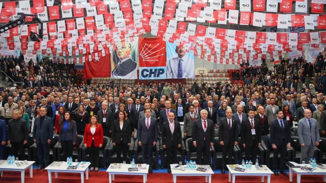 Foto - CHP’de yeni fırtına! Lütfü Savaş ve delegelerden kurultayın iptali için hukuki atak