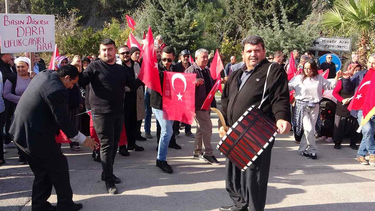 Foto - CHP'den istifa etti krallar gibi karşılandı: Özgür Özel'e lanet okudu