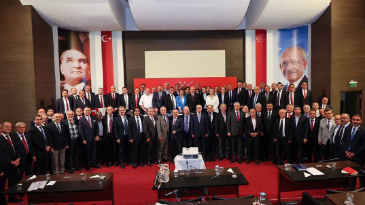 Foto - CHP'den Özgür Özel'e çok sert tepki: Taciz etmekten vazgeç!