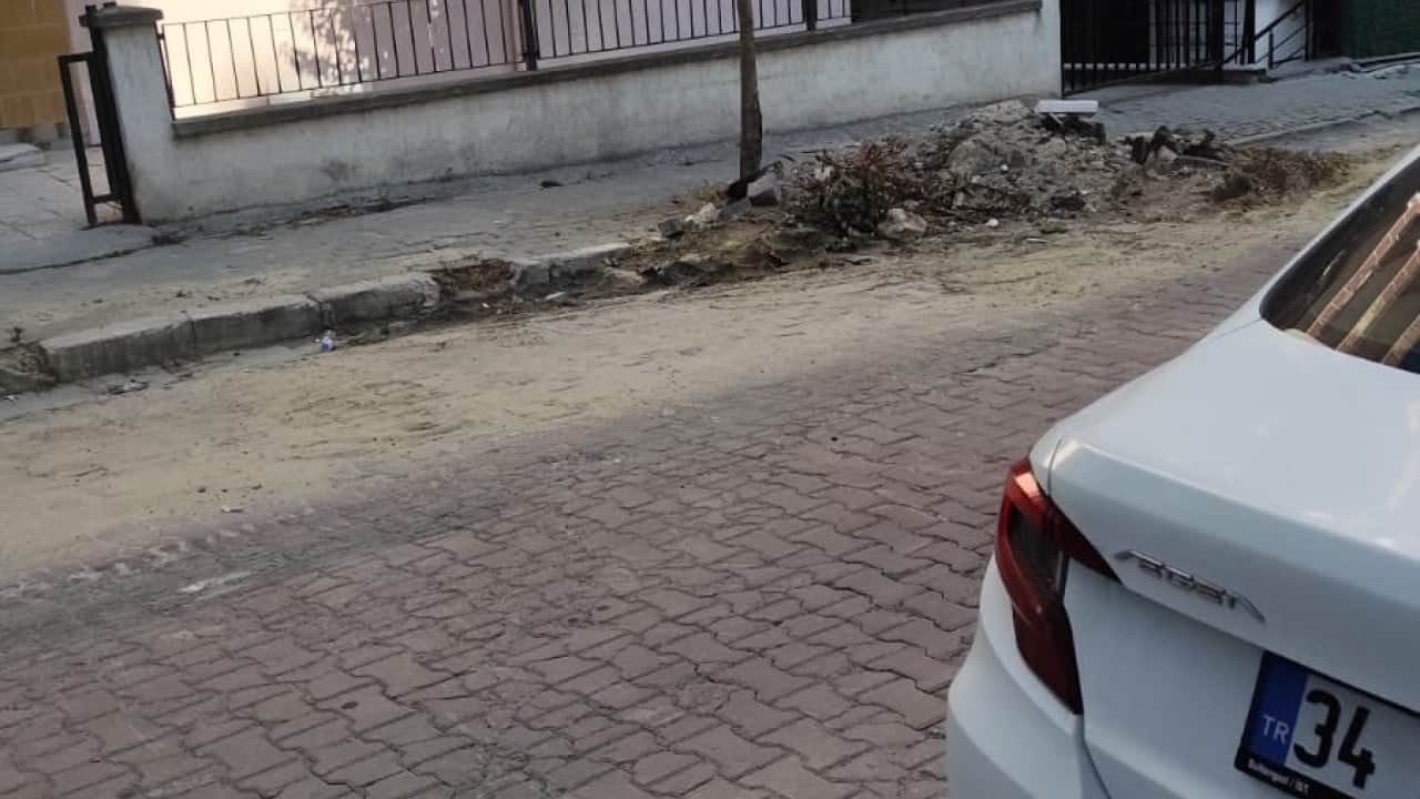 Foto - CHP'li Avcılar Belediyesi vatandaşın ömrünü yedi! Sokak 3 aydır şantiye alanı olarak terk edildi
