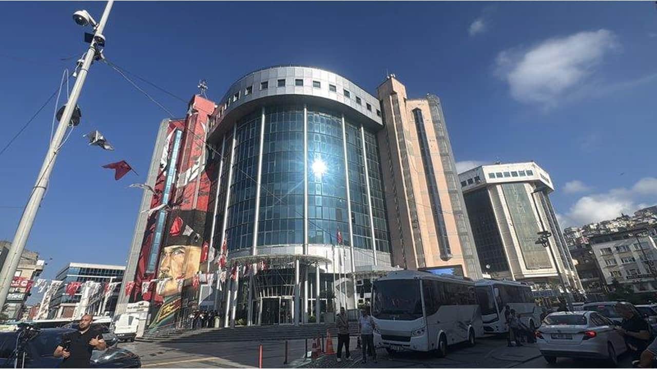 Foto - CHP’li başkanın bütün ipliği pazara çıktı! Kocasıyla birlikte böyle soyup soğana çevirmişler