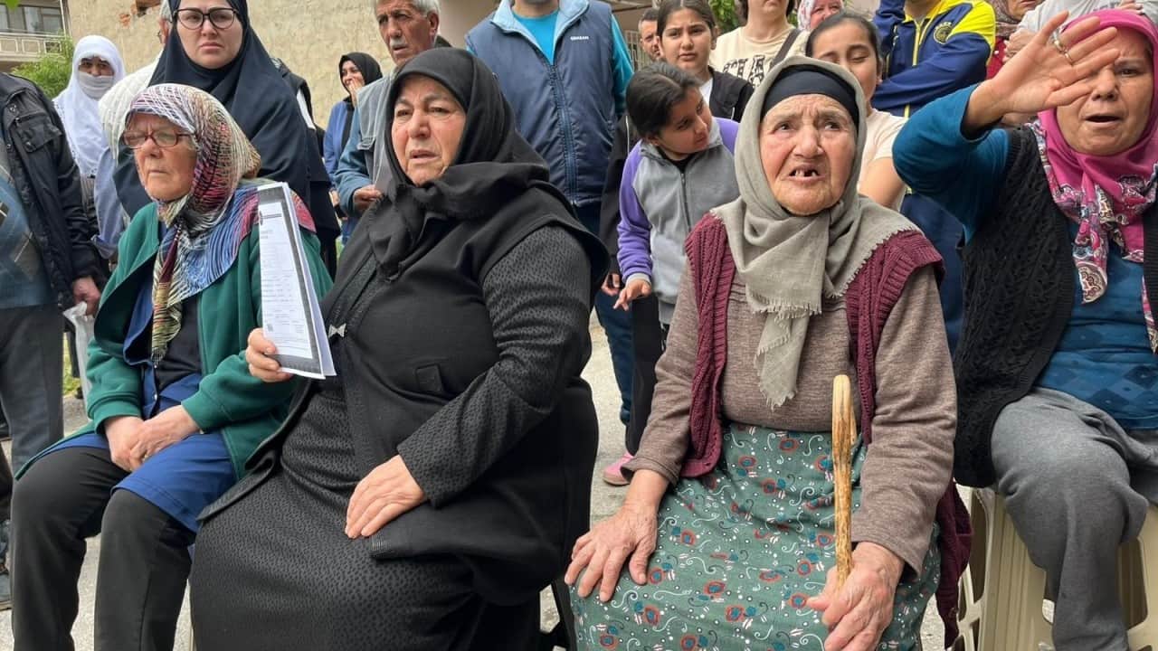 Foto - CHP'li belediye halkı isyan ettirdi! 'Evlerimiz bahçe yapıldı'