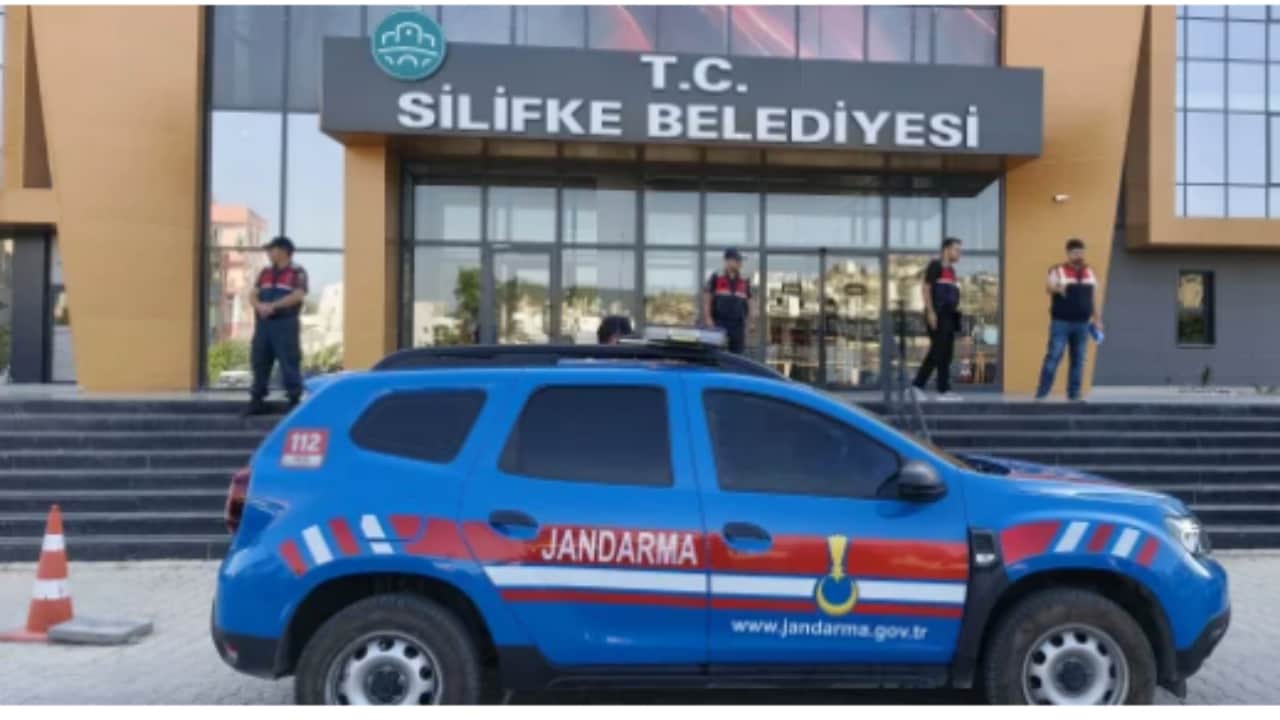 Foto - CHP’li bir belediyeye daha operasyon! Belediye Başkanı dahil çok sayıda gözaltı var