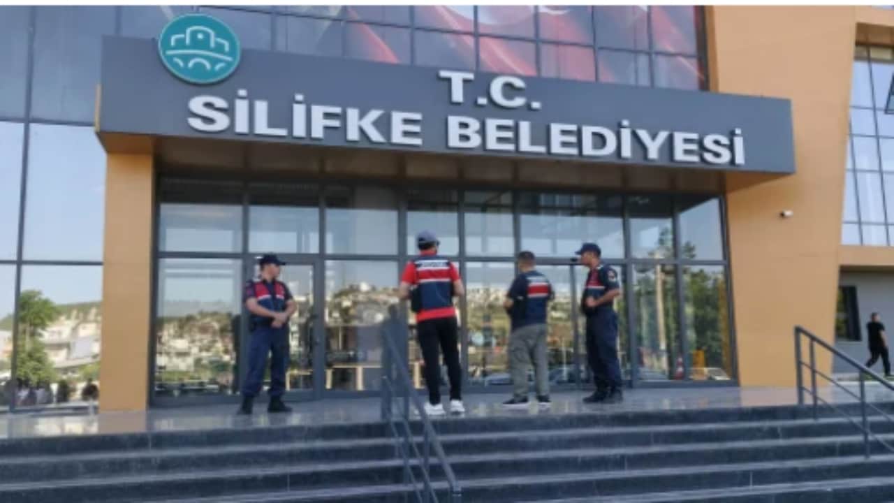 Foto - CHP’li bir belediyeye daha operasyon! Belediye Başkanı dahil çok sayıda gözaltı var