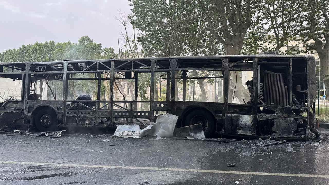Foto - CHP’nin vatandaşlara layık gördüğü hizmete bakın! İETT otobüsünden geriye demirleri kaldı
