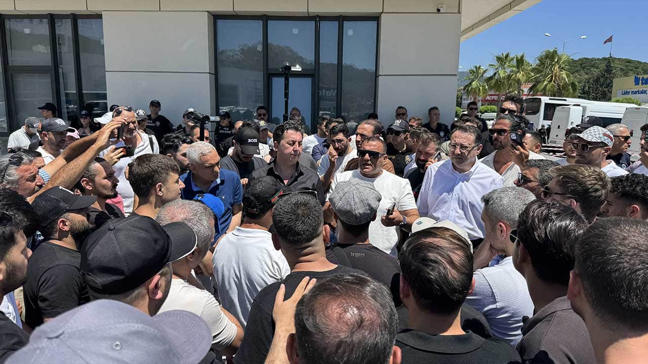 Foto - CHP’nin yapmadığı bir bu kalmıştı! Gölgeli siyaset gölgesiz esnaf